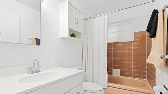 265 Chestnut St, Dixon, CA 95620 - full bath featuring toilet, vanity, and shower / bath combination with curtain