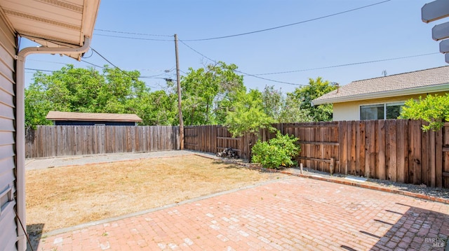 265 Chestnut St, Dixon, CA 95620 - fenced backyard with a patio