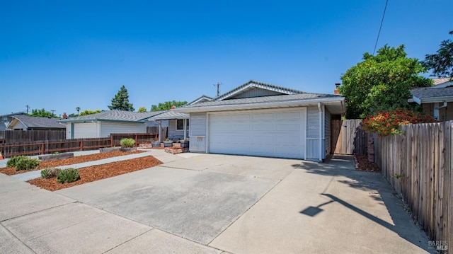 265 Chestnut St, Dixon, CA 95620 - ranch-style home featuring a garage