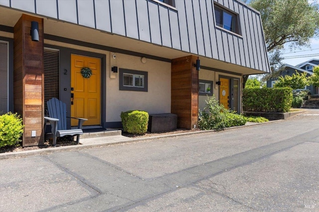319 N St Unit 2, Healdsburg, CA 95448 - property entrance featuring board and batten siding, a porch, and stucco siding