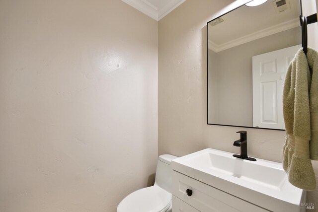 712 Tahoe Ct, Fairfield, CA 94534 - half bathroom featuring ornamental molding, vanity, and toilet
