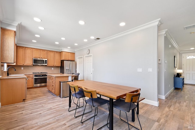 712 Tahoe Ct, Fairfield, CA 94534 - dining room with ornamental molding, recessed lighting, light wood-type flooring, and baseboards