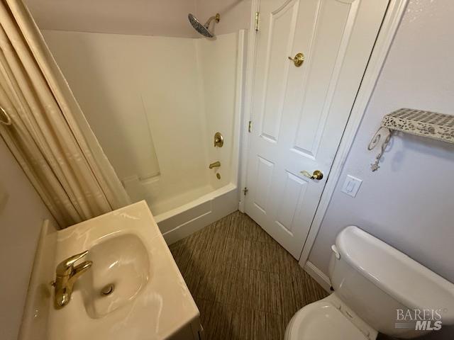 350 N Barnes St, Ukiah, CA 95482 - full bathroom featuring shower / tub combo with curtain, toilet, and a sink