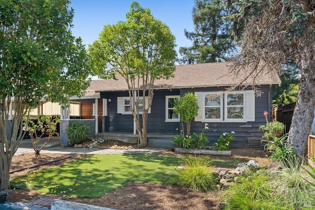 1012 Mcnear Ave, Petaluma, CA 94952 - view of front of home featuring a shingled roof