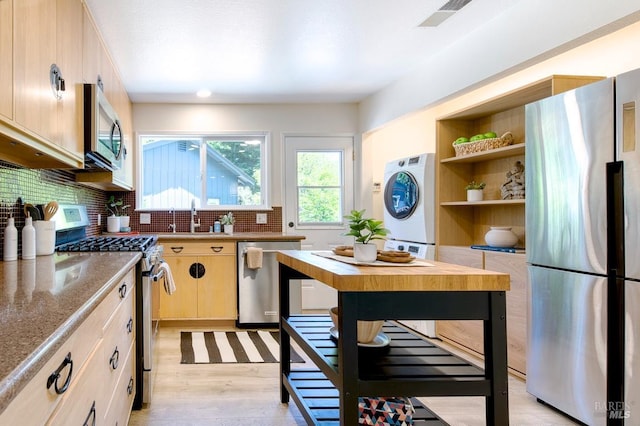 3051 Edison St, Graton, CA 95444 - kitchen with appliances with stainless steel finishes, light brown cabinets, a sink, light wood-type flooring, and backsplash