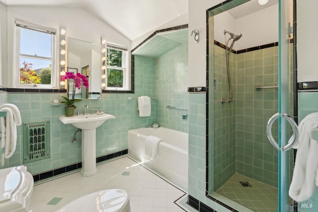 4 Cloud View Cir, Sausalito, CA 94965 - full bathroom featuring toilet, a stall shower, healthy amount of natural light, a garden tub, and vaulted ceiling