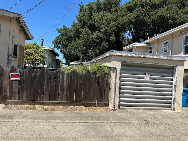 718 Monterey St, Vallejo, CA 94590 - garage with driveway