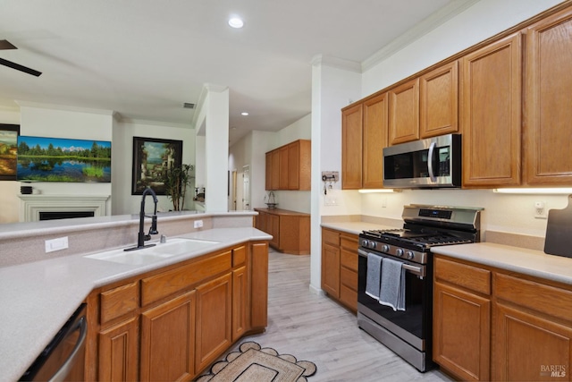 602 Summerset Dr, Rio Vista, CA 94571 - kitchen with appliances with stainless steel finishes, a sink, light countertops, light wood-style floors, and ornamental molding