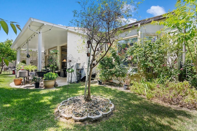 602 Summerset Dr, Rio Vista, CA 94571 - back of property with a lawn and a patio area