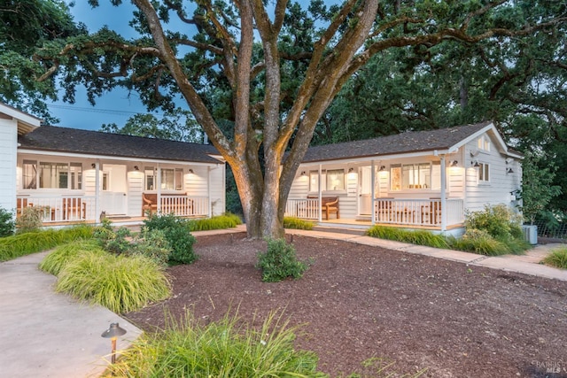 4223 Silverado Trl, Napa, CA 94558 - ranch-style house featuring covered porch