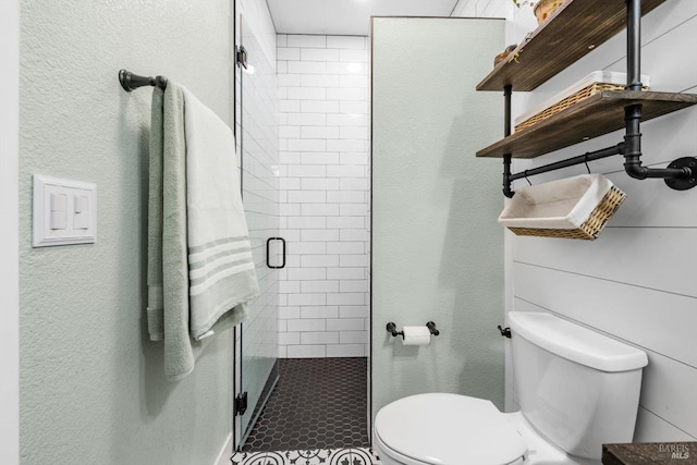 420 Georgetown Pl, Dixon, CA 95620 - full bathroom featuring toilet, a shower stall, and a textured wall