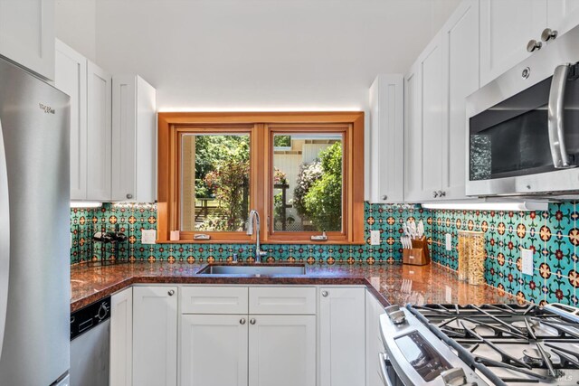 10 Waldruhe Hts, Glen Ellen, CA 95442 - kitchen featuring stainless steel appliances, a sink, tasteful backsplash, and white cabinets