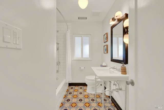 1645 Georgia St, Napa, CA 94559 - bathroom featuring toilet, baseboards, shower / bathtub combination with curtain, and a sink