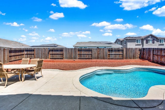 544 Oakham Dr, Vacaville, CA 95687 - view of pool featuring a patio area, a fenced backyard, and outdoor dining area