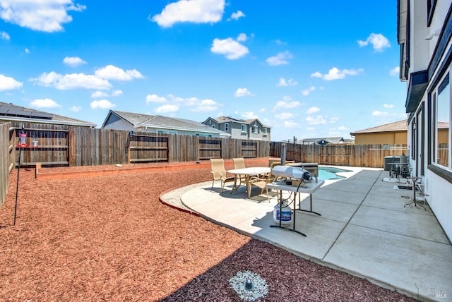 544 Oakham Dr, Vacaville, CA 95687 - fenced backyard featuring a patio