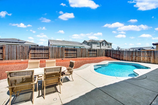 544 Oakham Dr, Vacaville, CA 95687 - view of pool featuring a patio, outdoor dining space, a fenced backyard, and a residential view