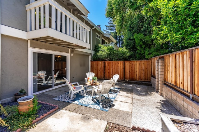 118 Summerwood Pl, Concord, CA 94518 - fenced backyard featuring a balcony and a patio area