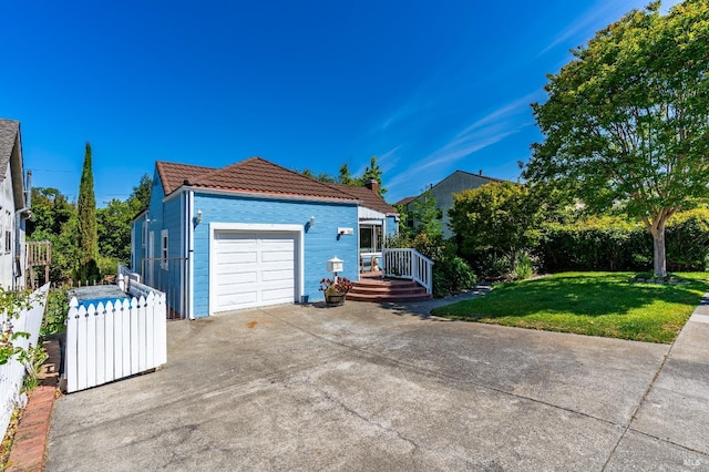 740 Valle Vista Ave, Vallejo, CA 94590 - garage featuring driveway