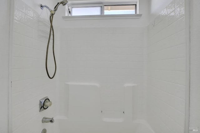 115 Barington Dr, Vallejo, CA 94591 - bathroom featuring washtub / shower combination