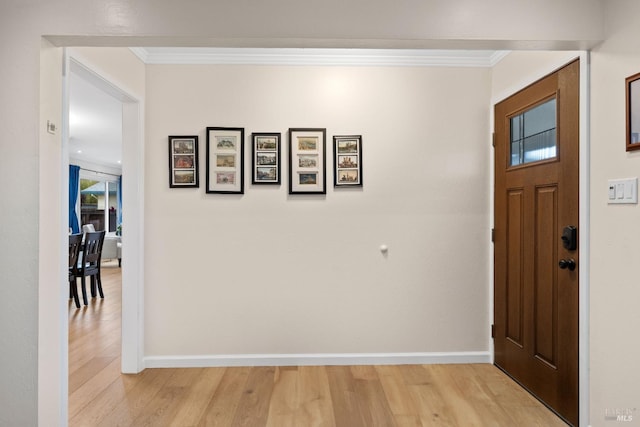 3524 Cascade St, Napa, CA 94558 - foyer entrance featuring crown molding, light wood finished floors, and baseboards
