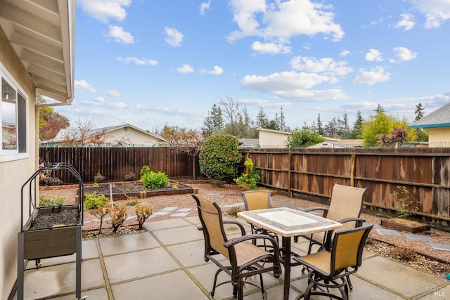 3524 Cascade St, Napa, CA 94558 - fenced backyard with a patio area, outdoor dining area, and a garden