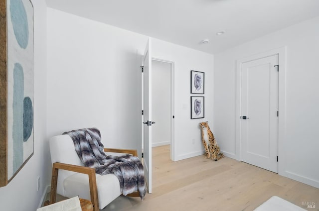 21 Sheridan Ct, Mill Valley, CA 94941 - living area featuring light wood-style floors and baseboards