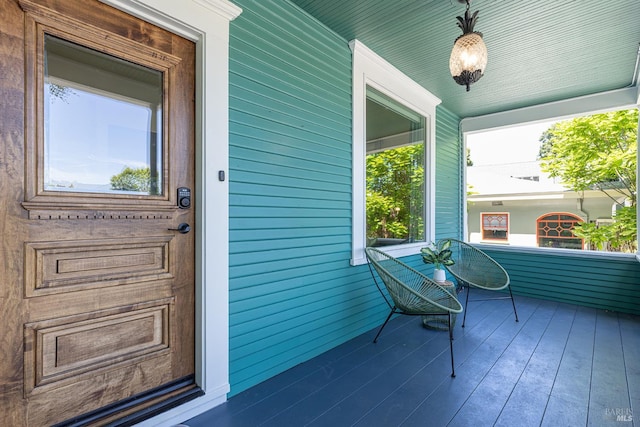 660 S Main St, Sebastopol, CA 95472 - property entrance with covered porch