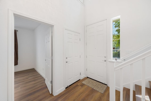 1142 Kellogg St, Suisun City, CA 94585 - foyer entrance featuring wood finished floors, stairs, and baseboards