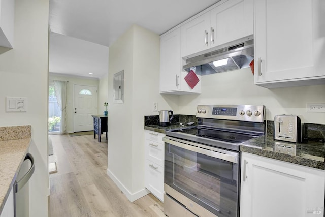131 Roundtree Blvd, San Rafael, CA 94903 - kitchen featuring stainless steel appliances, under cabinet range hood, light wood-type flooring, white cabinets, and recessed lighting