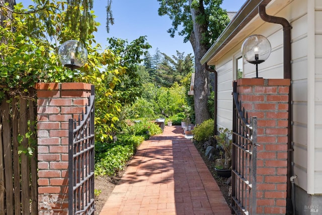 37 Rancheria Rd, Kentfield, CA 94904 - view of side of property with a gate