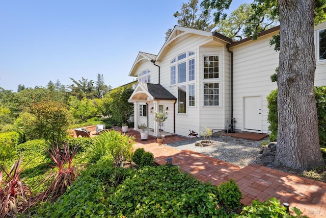 37 Rancheria Rd, Kentfield, CA 94904 - back of property with a patio area