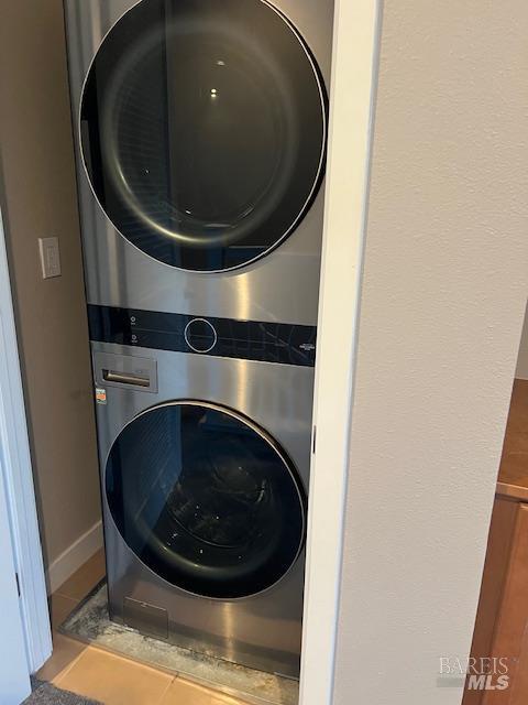 126 Johnson St, Windsor, CA 95492 - laundry room featuring stacked washer / drying machine, tile patterned floors, and baseboards