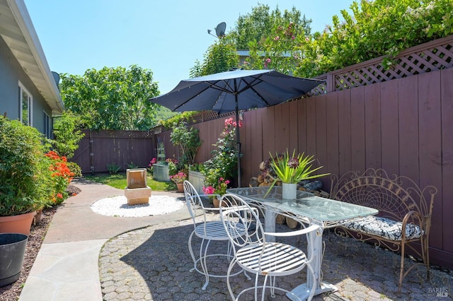 480 Via Del Plano, Novato, CA 94949 - fenced backyard featuring a patio and outdoor dining space