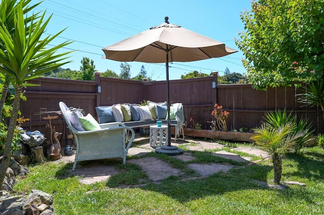 480 Via Del Plano, Novato, CA 94949 - fenced backyard featuring outdoor lounge area and a patio