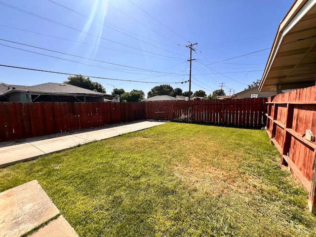 423 Gardiner Way, Rio Vista, CA 94571 - view of yard with a patio area