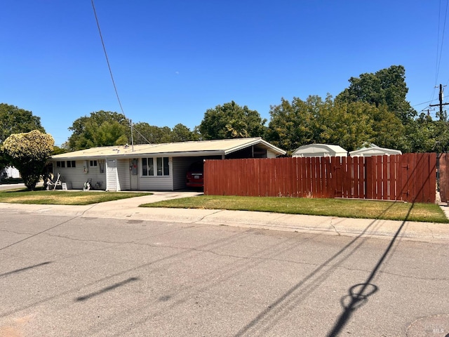 423 Gardiner Way, Rio Vista, CA 94571 - view of front of property featuring an attached carport and concrete driveway