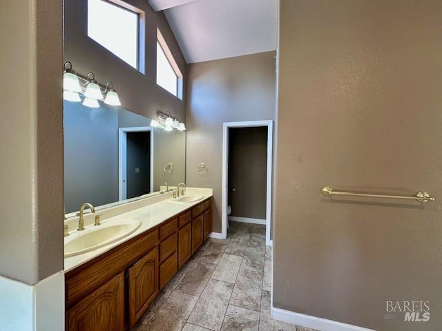 1540 Mccarthy Ct, Dixon, CA 95620 - full bath featuring high vaulted ceiling and double vanity