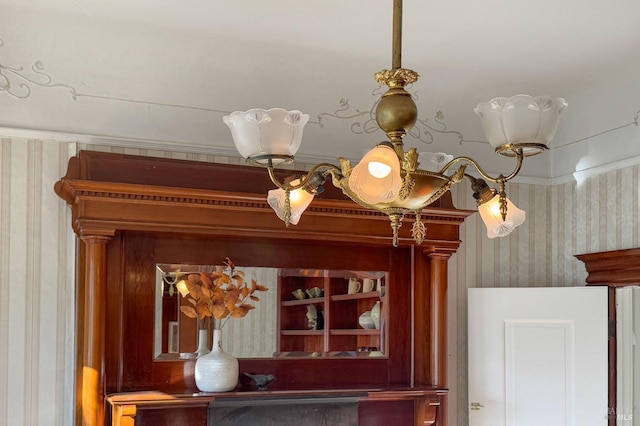 8 Keller St, Petaluma, CA 94952 - detailed view of wallpapered walls