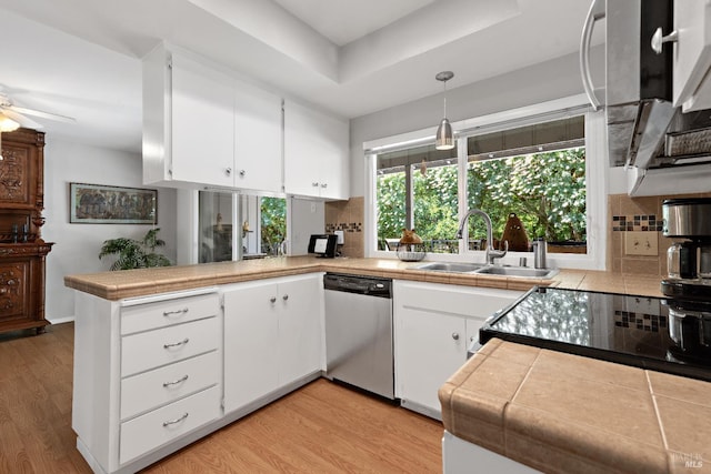 6518 Meadowgreen Pl, Santa Rosa, CA 95409 - kitchen featuring stainless steel dishwasher, a sink, a peninsula, decorative backsplash, and light wood-style flooring