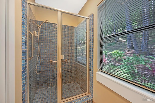 827 Wild Oak Dr, Santa Rosa, CA 95409 - full bathroom featuring a shower stall