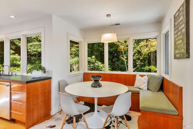 3 Wainwright Pl, Mill Valley, CA 94941 - dining space with healthy amount of natural light and baseboards
