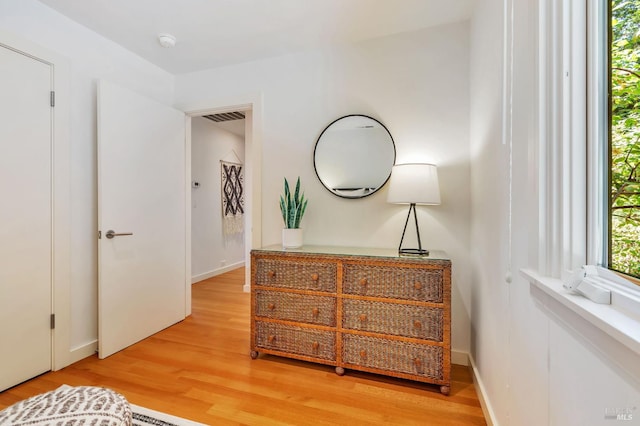 3 Wainwright Pl, Mill Valley, CA 94941 - bedroom featuring light wood-style floors and baseboards