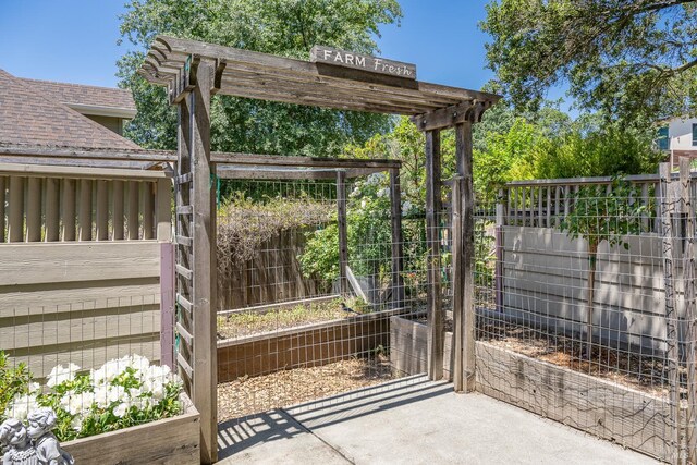 230 Clear Ridge Dr, Healdsburg, CA 95448 - gate with a vegetable garden