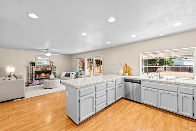 431 Inverness Way, Vacaville, CA 95687 - kitchen featuring dishwasher, a sink, a textured ceiling, a peninsula, and ceiling fan