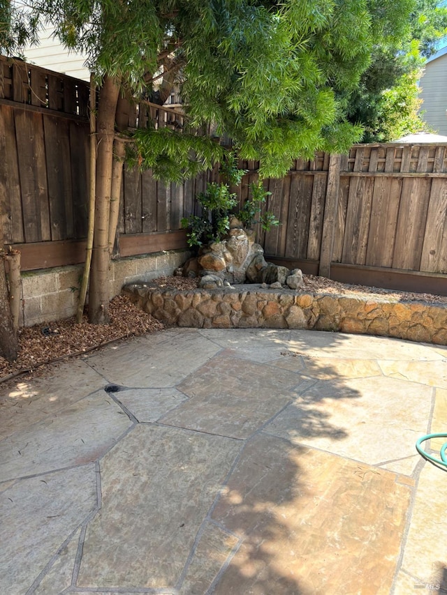 5 Sequoia Rd, San Rafael, CA 94903 - fenced backyard with a patio