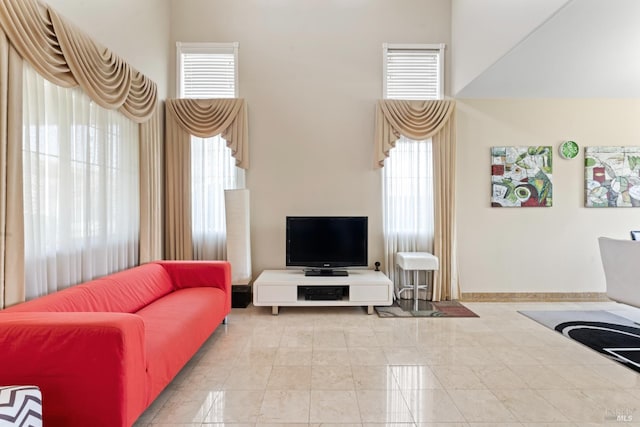 473 Mccall Dr, Benicia, CA 94510 - living room featuring a high ceiling and baseboards