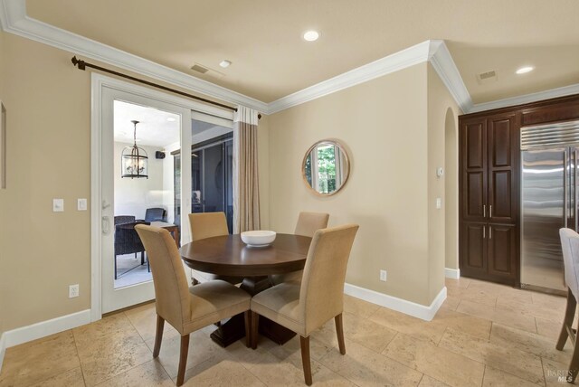 2986 Pebble Beach Cir, Fairfield, CA 94534 - dining area with baseboards, ornamental molding, stone tile flooring, a chandelier, and arched walkways
