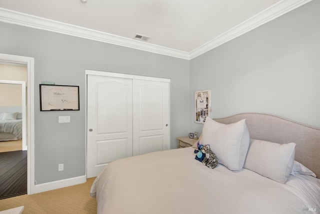 2986 Pebble Beach Cir, Fairfield, CA 94534 - bedroom with crown molding, a closet, baseboards, and carpet floors