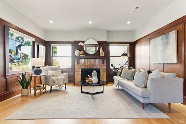 1572 Vista St, Oakland, CA 94602 - living room featuring light wood-style flooring, a fireplace, and recessed lighting