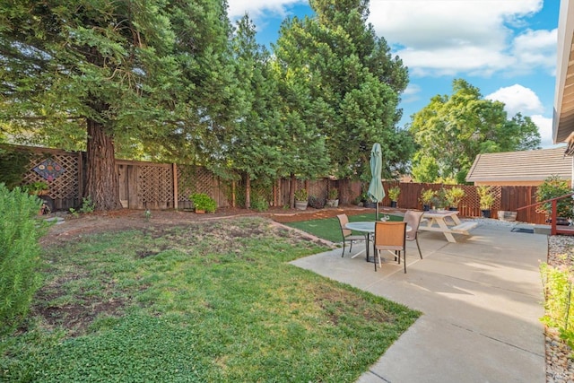 2832 Parkview Ter, Fairfield, CA 94534 - view of yard featuring a patio